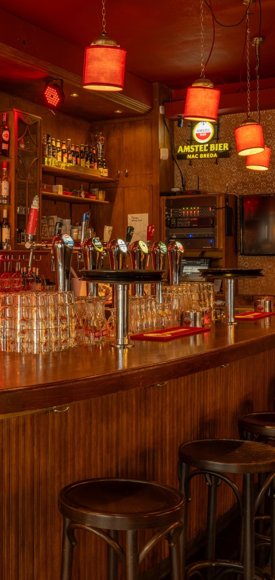 Biertaps aan de bar